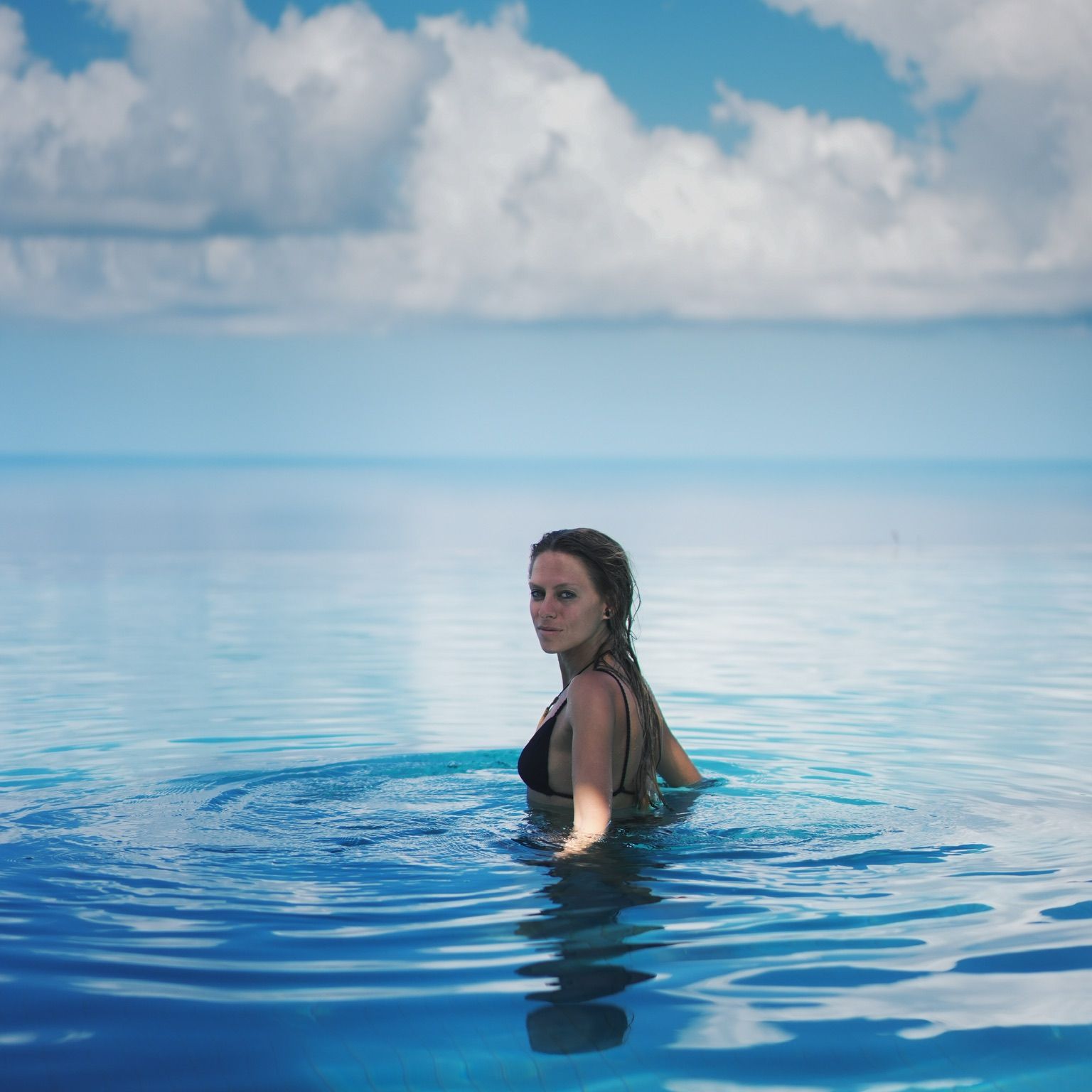 Nora En Pure Encapsulates Poolside Bliss with ‘Infinite Memories’
