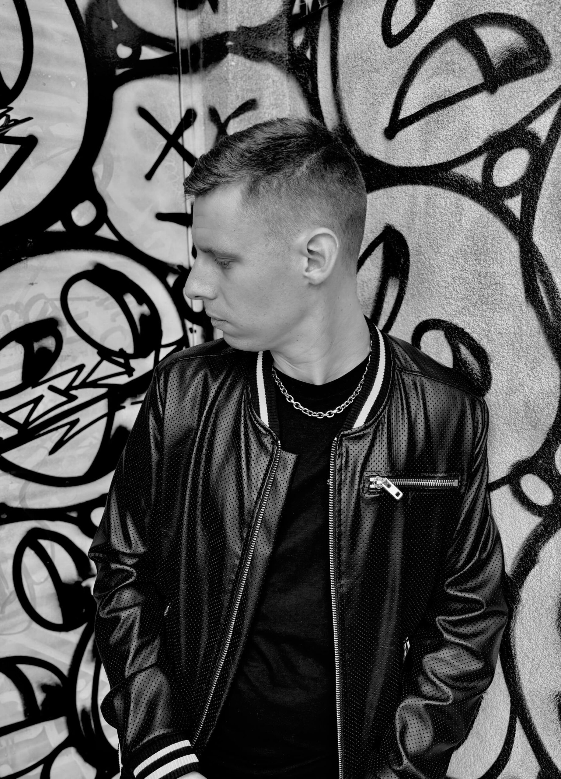 House in Motion: BARKER Returns with Club-Ready Single ‘Set Me Free’