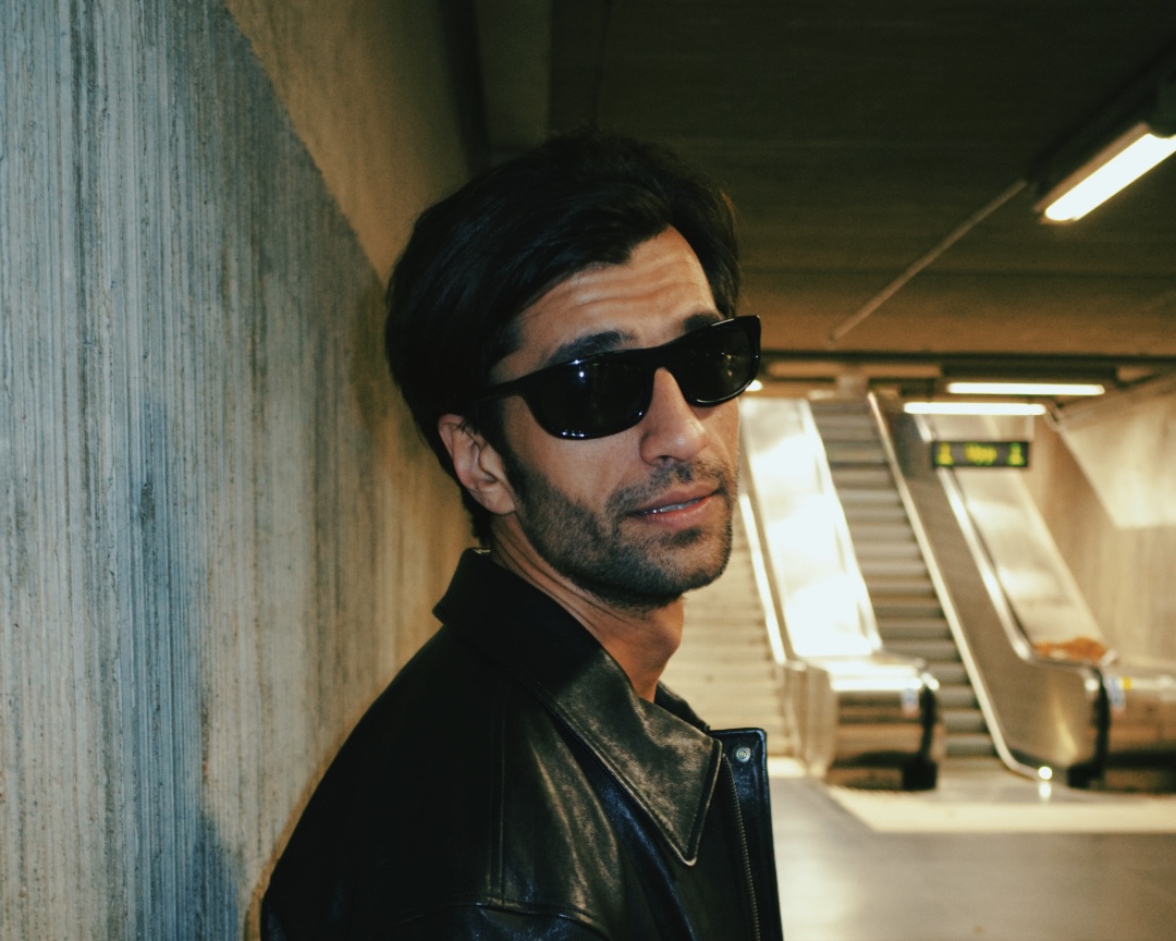 Jeremy Olander Releases Debut Album ‘When The Rain Falls’ 
