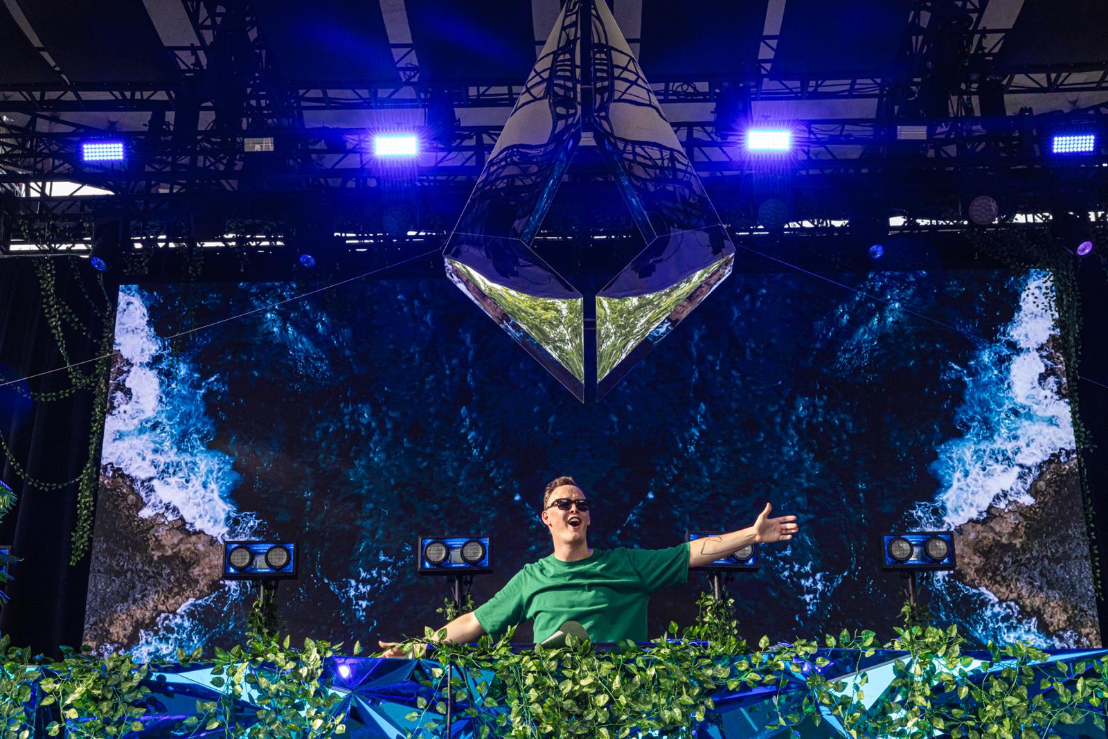 Corren Cavini Unites with EAST-97 for ‘Darkness Into Day’ on Purified Records